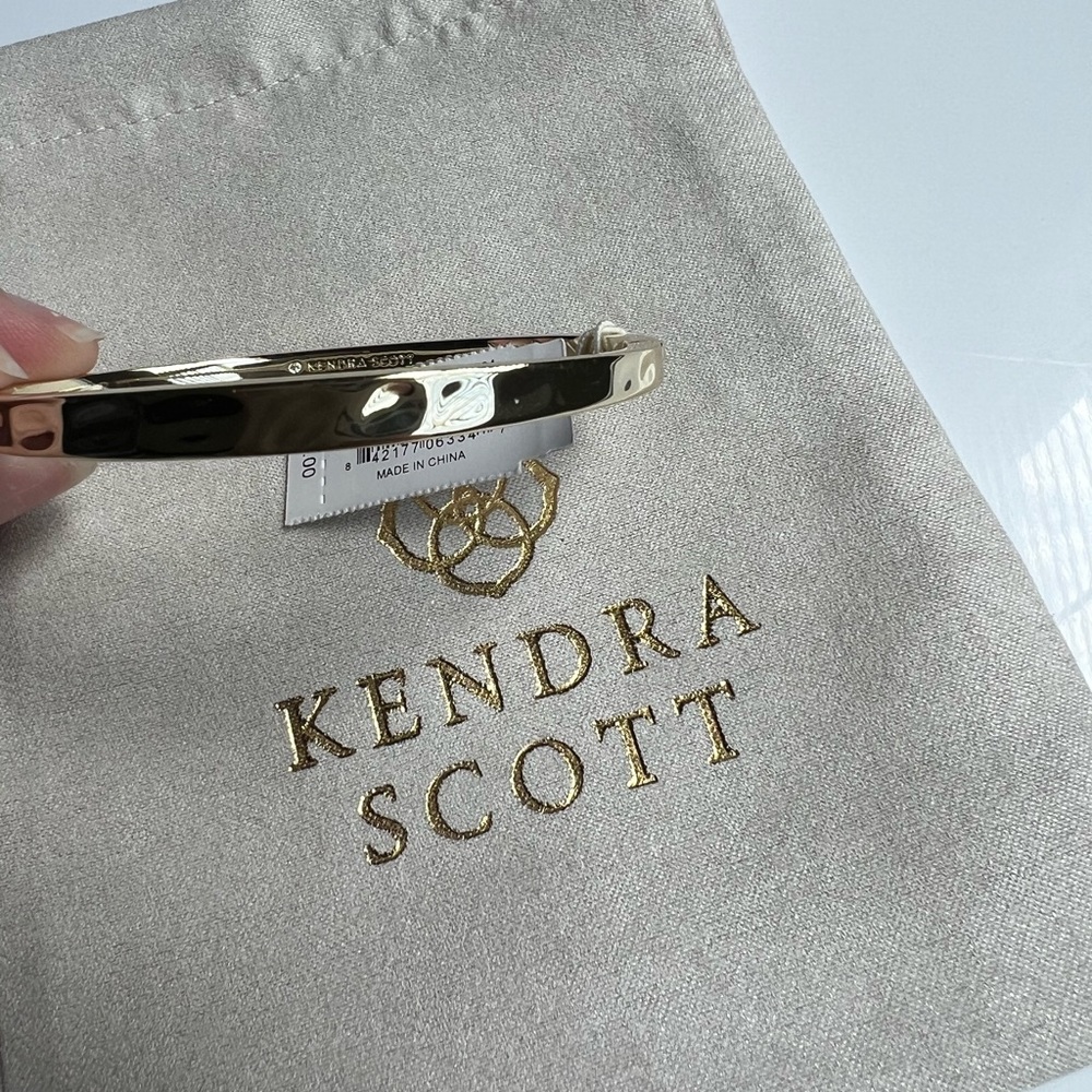 Kendra Scott Zorte bangle in gold s/m